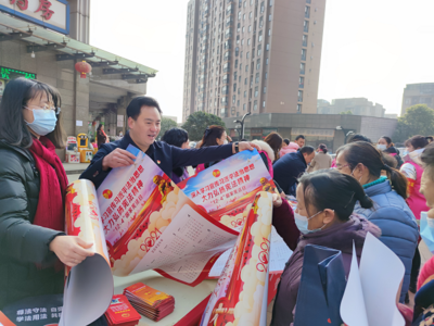 弘扬宪法精神，共筑法治根基——盘龙城开发区成功举办宪法宣传日集中志愿服务活动